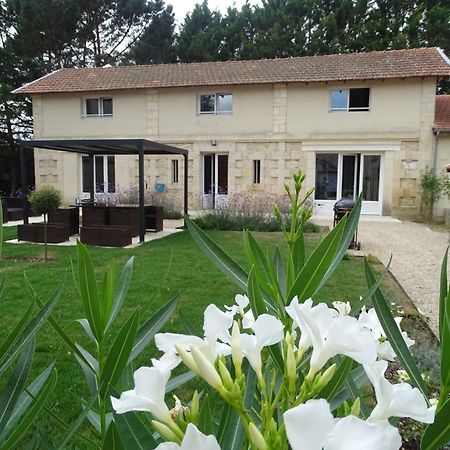 Villa Entiere Du Chateau Lacroix De Civrac 3 Ch, 3 Sdb, Piscine Xxl,Sauna, 4 Etoiles,7 Pers Экстерьер фото